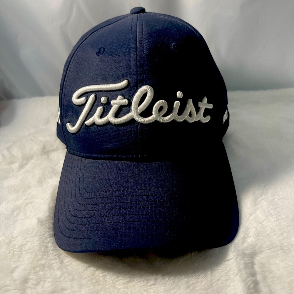 Men’s titleist golf hat ProV 1